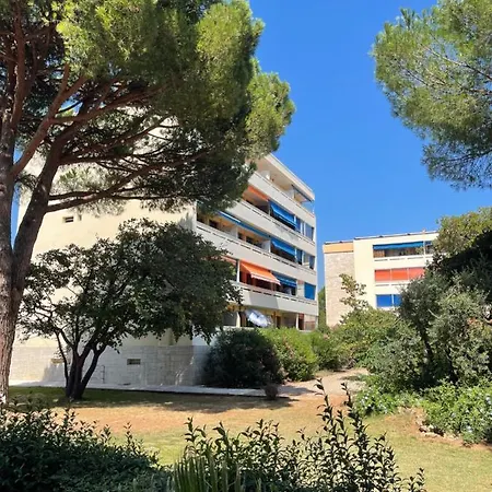 - 50m2 Au Calme, A Pieds Apartment *