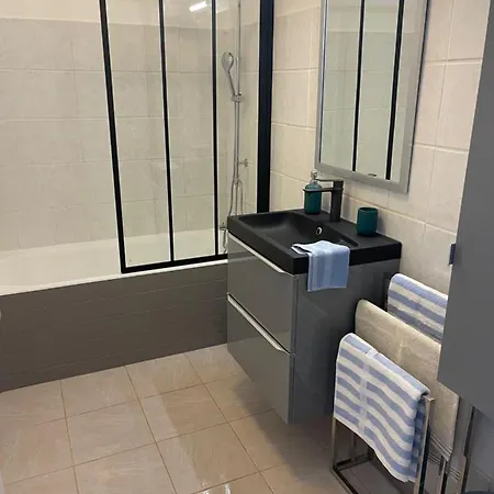 Apartment - 50m2 Au Calme, A Pieds *
