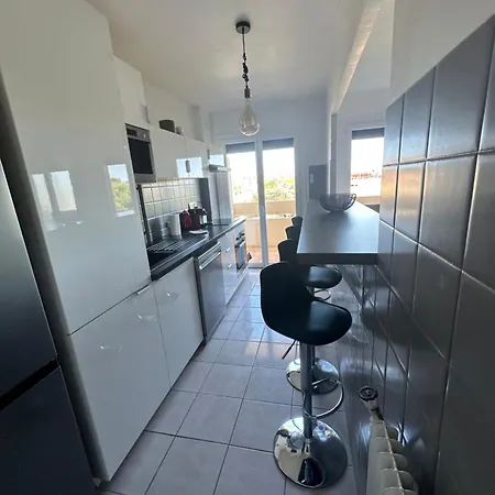 - 50m2 Au Calme, A Pieds Lägenhet *